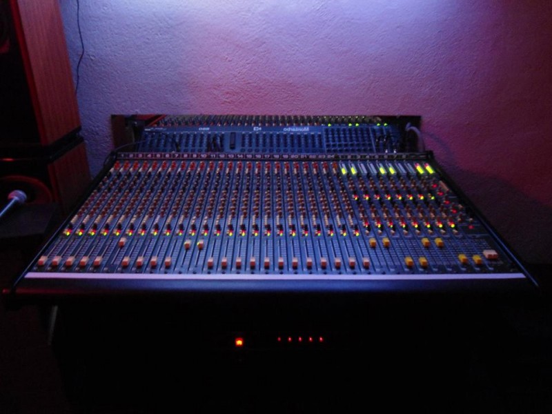 mixer 24ch.jpg
