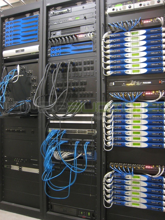 powersoft_moonlight-amphitheater_amp-rack.jpg
