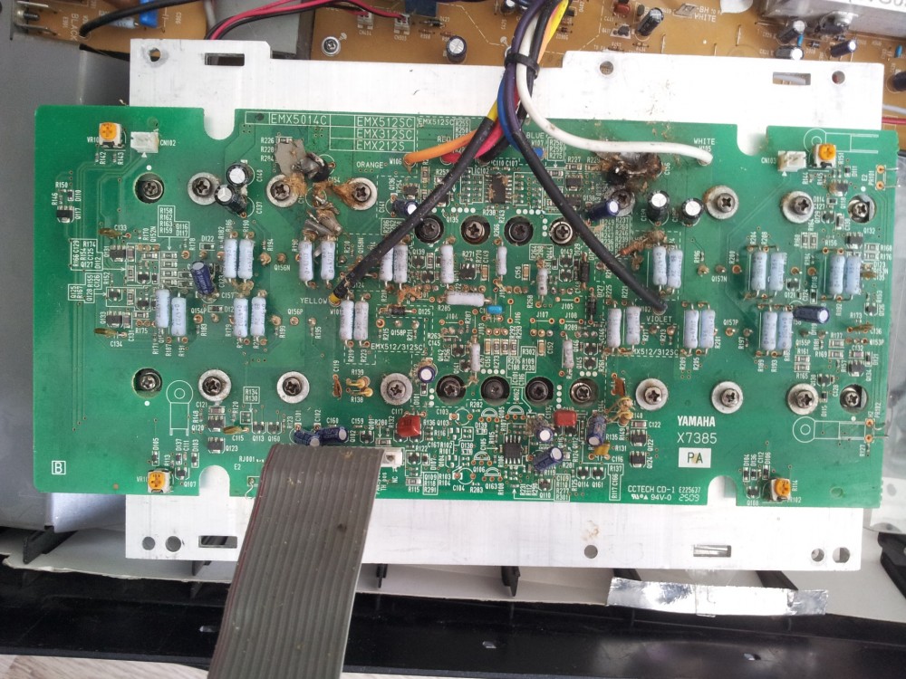 YAMAHA EMX5016CF 019.jpg