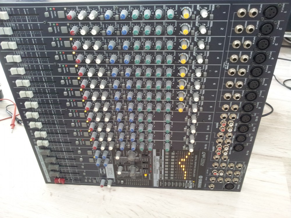 YAMAHA EMX5016CF 018.jpg