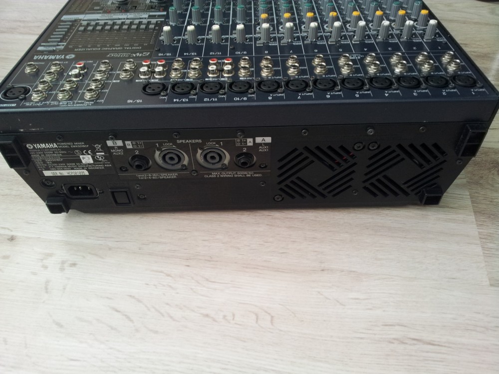 YAMAHA EMX5016CF 007.jpg
