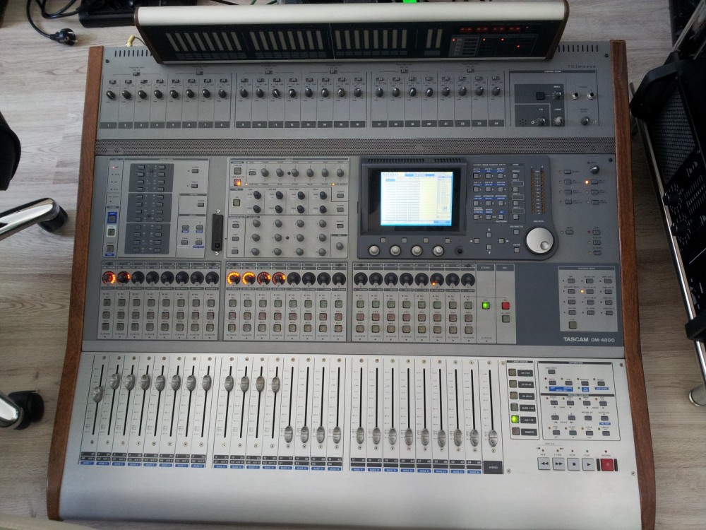 Tascam DM-4800_004.jpg
