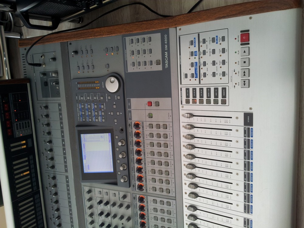 Tascam DM-4800_008.jpg