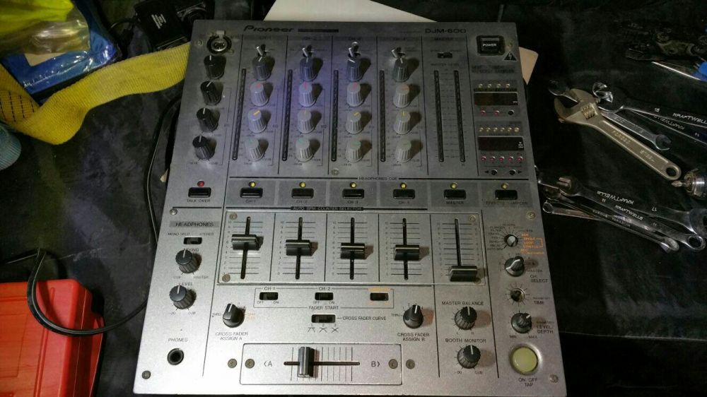 129869944_3_1000x700_mixer-pioneer-djm-600-boxe-sisteme-audio.jpg