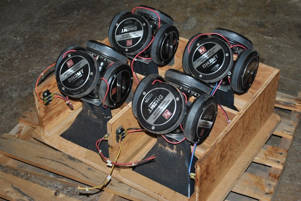 EV horn, 4 driver manifold with 4 DH2MT bolted on_2.jpg